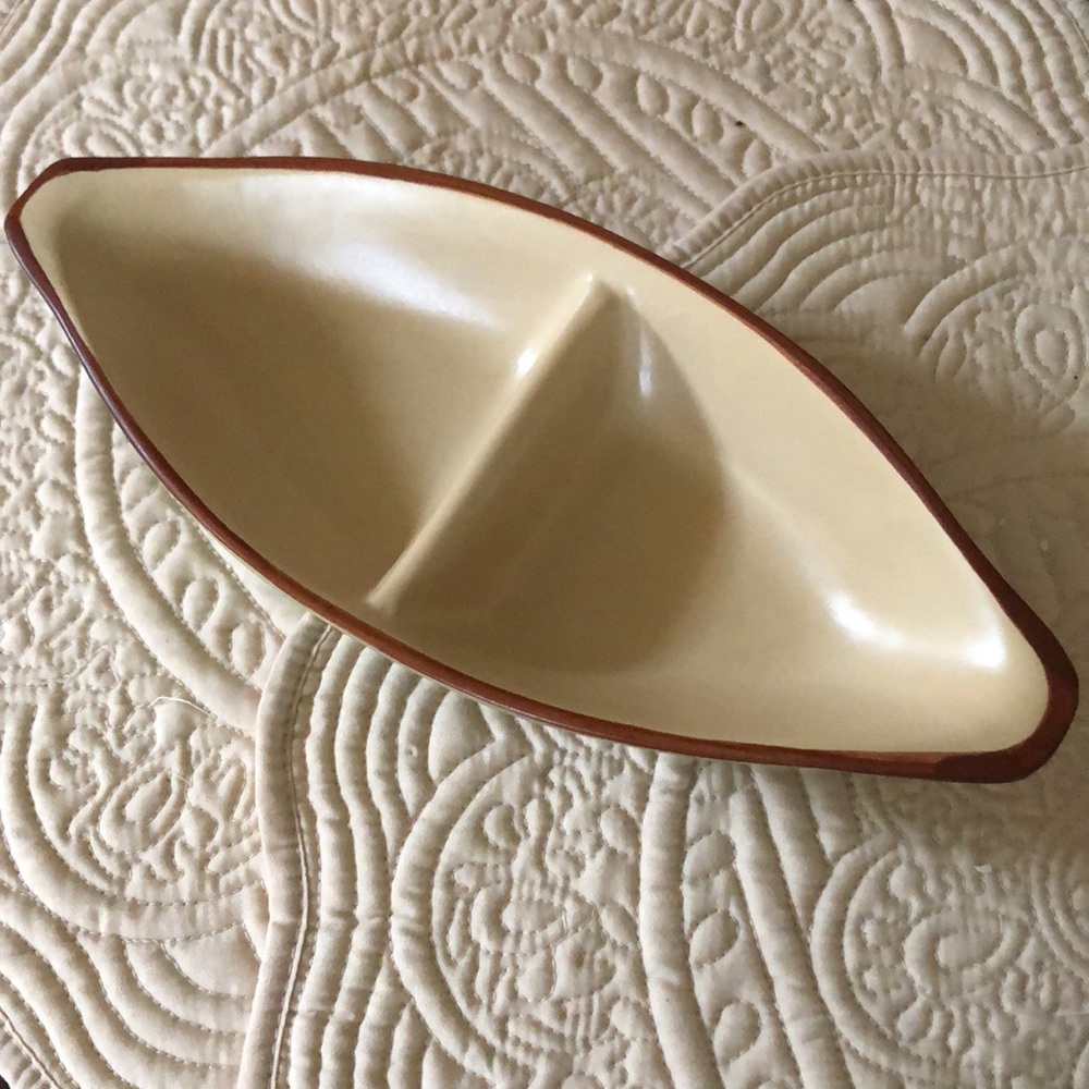 🌿Designpac, Inc. Vintage mid-century split ceramic tan/green + brown trim dish.